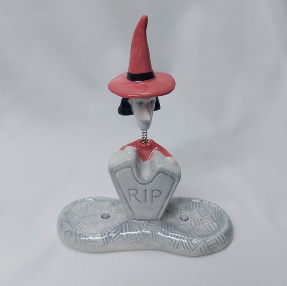 Nightmare Before Christmas Salt & Pepper Set - Picture 4 of 10